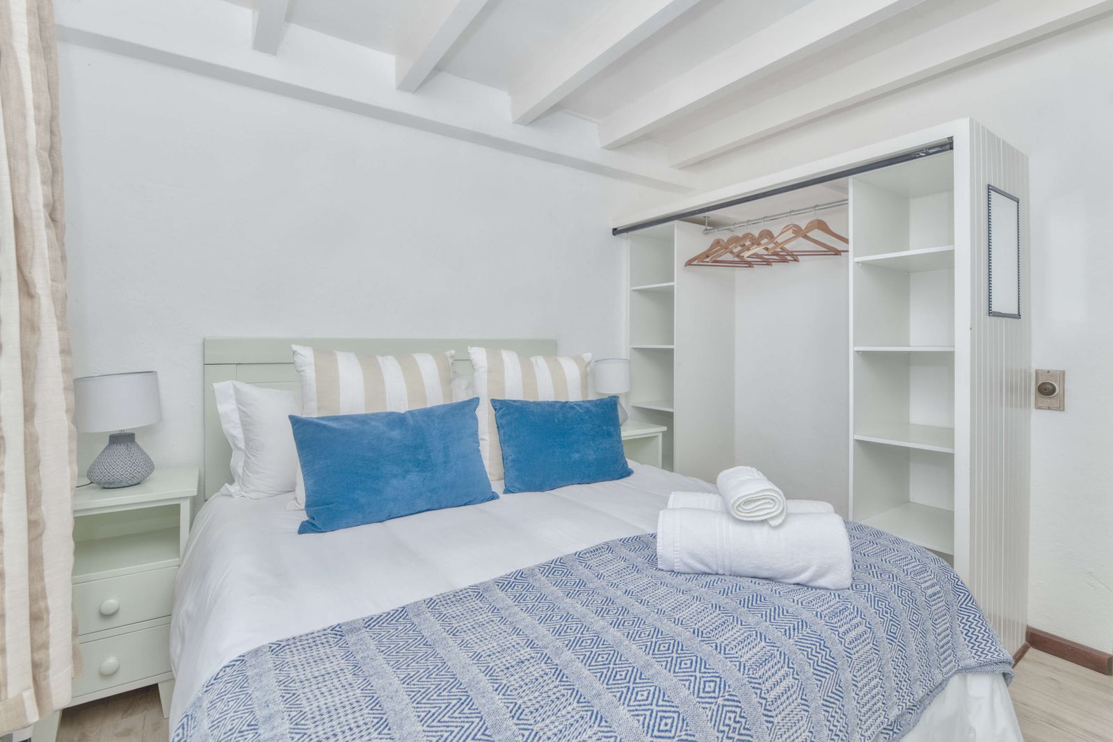 A second view of the Saltstone Room at Cape Creek Retreat